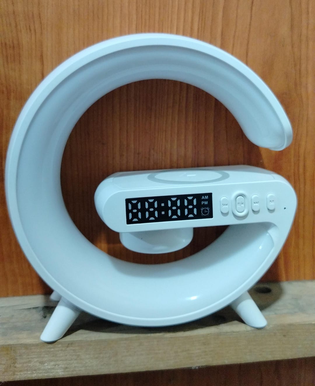 G lamp with wireless charging and clock